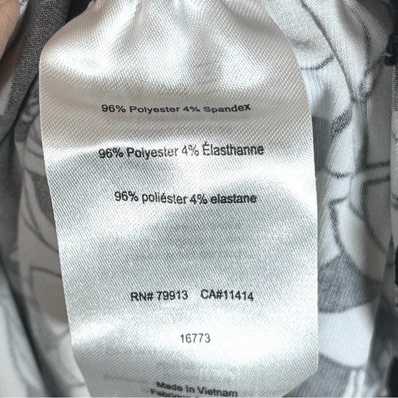 A Pea in the Pod Maternity Black and White Floral Ruched Tank Top Size Medium - Picture 7 of 7